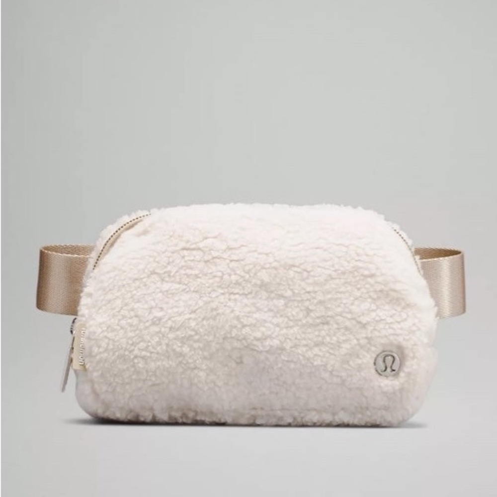 Lululemon Everywhere Ivory Fleece belt bag NWT